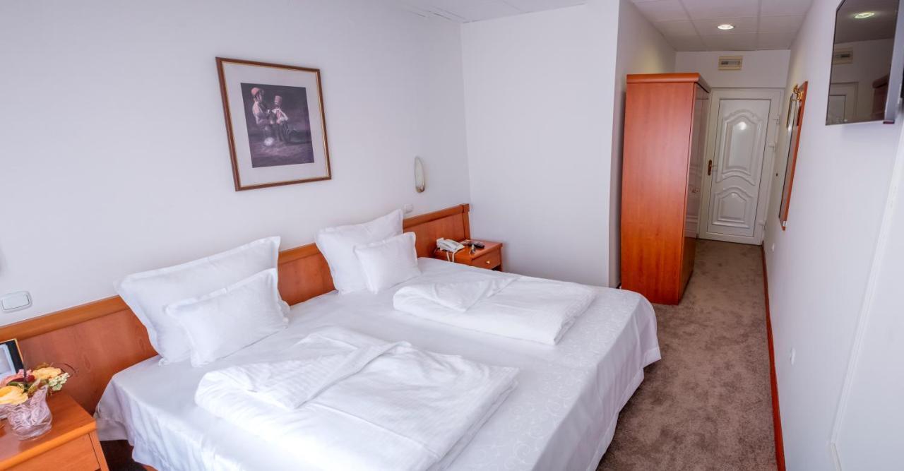 Hotel Integra Doboj Exteriör bild